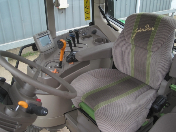 John Deere 6830