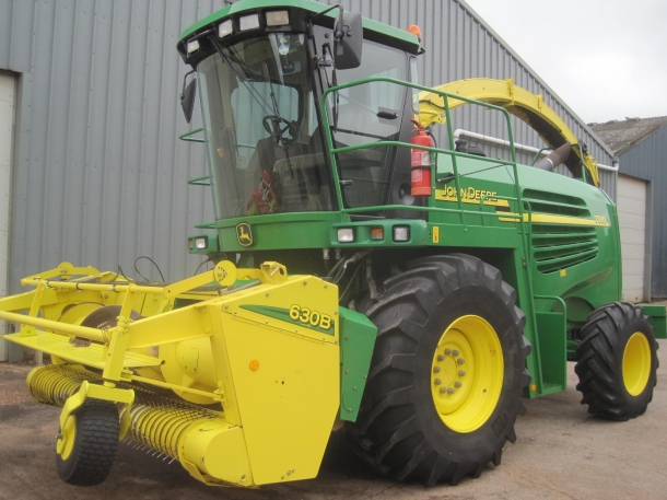 John Deere 7300