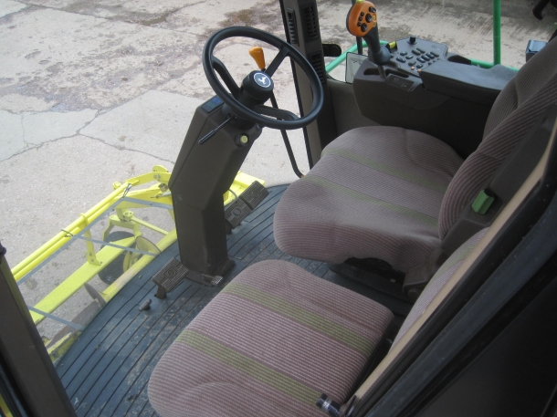 John Deere 7300