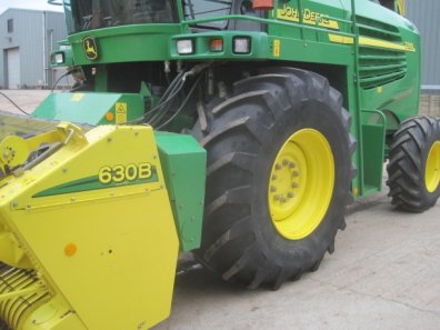 John Deere 7300