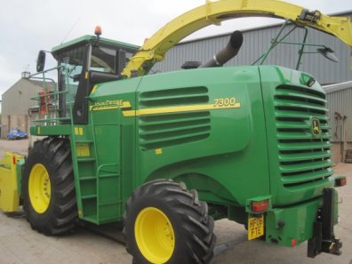 John Deere 7300