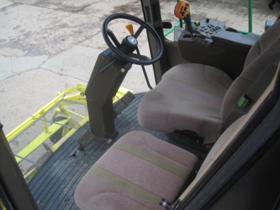 John Deere 7300