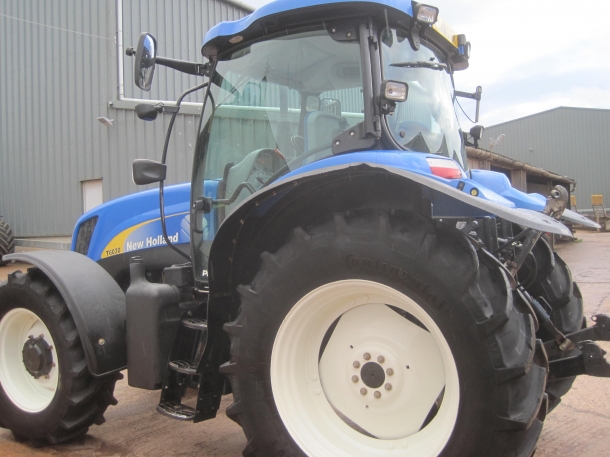 New Holland T6030 Plus