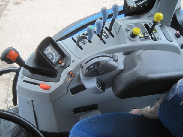 New Holland T6030 Plus