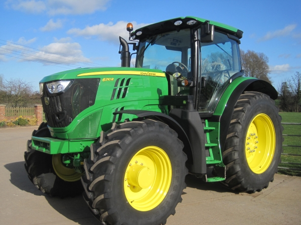 John Deere 6210R