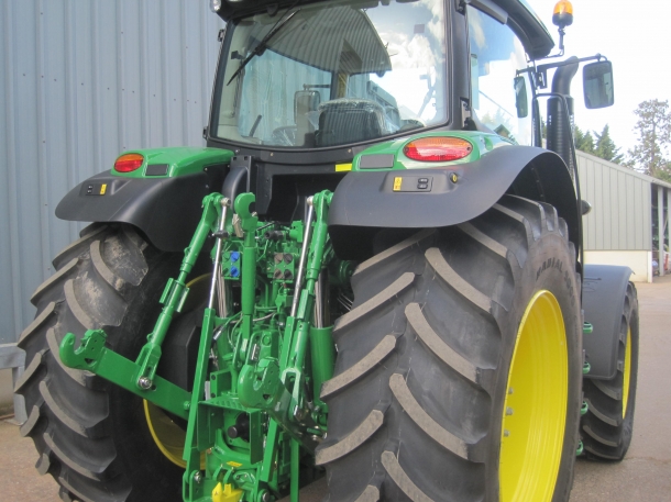 John Deere 6210R