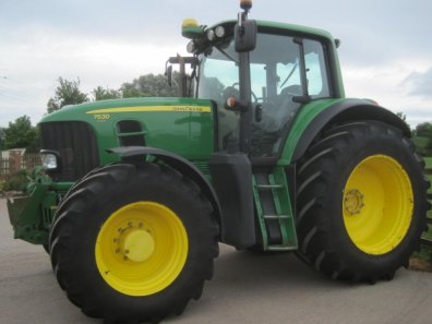 John Deere 7530