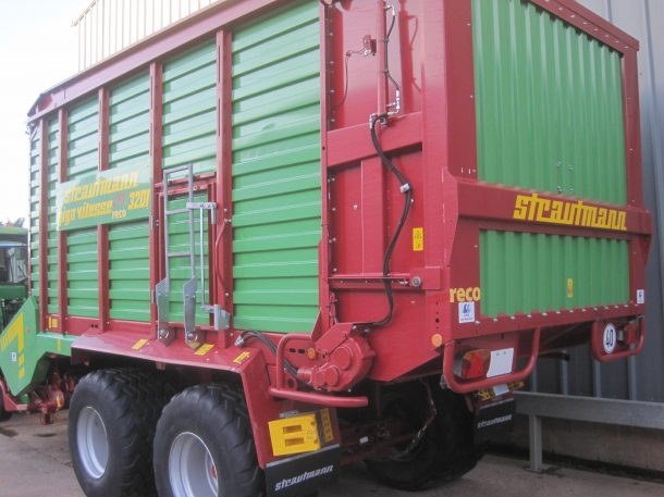 Strautmann Giga Vitesse CFS 3201 forage wagon
