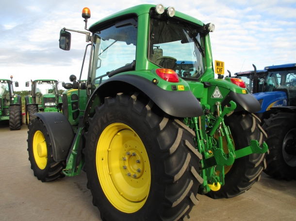 John Deere 6630