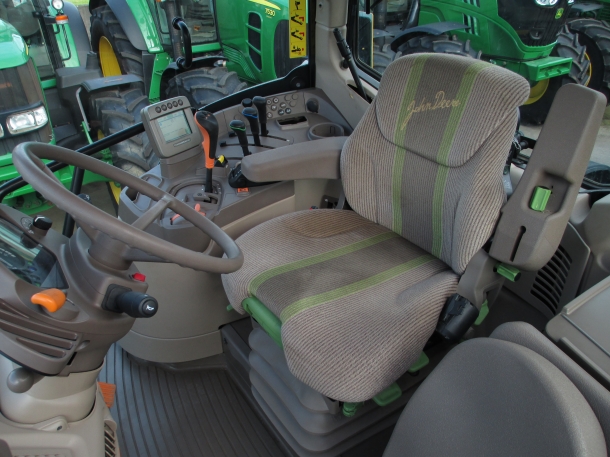 John Deere 6630