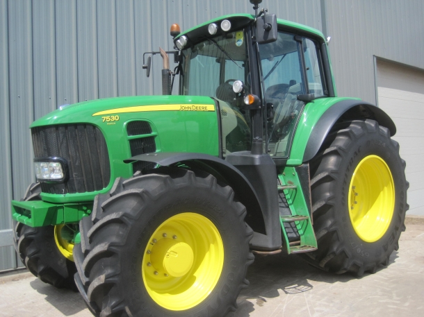 John Deere 7530