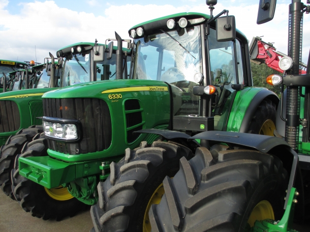 John Deere 6330