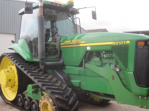 John Deere 8210T