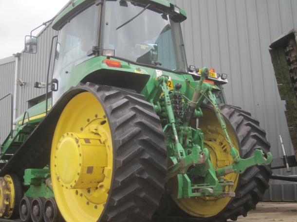 John Deere 8210T