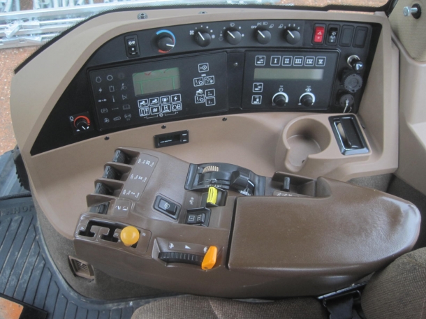 John Deere 8210T