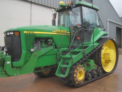 John Deere 8210T