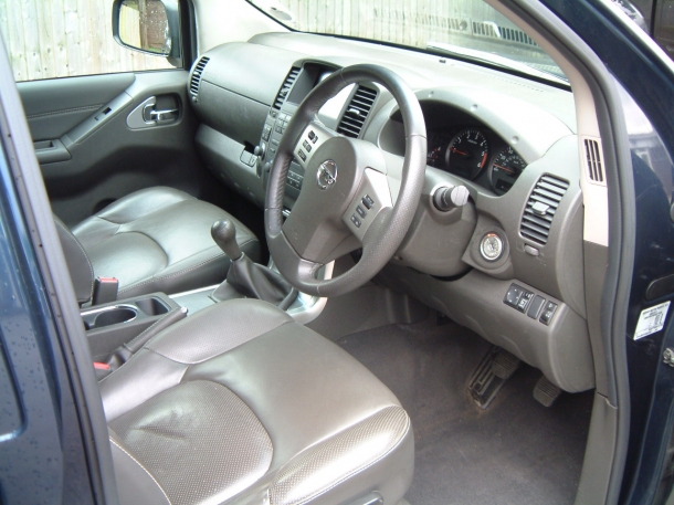 Nissan Navara Tekna diesel manual