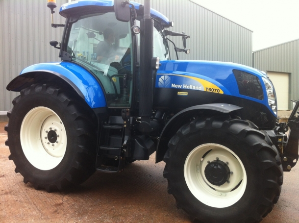 New Holland T6070