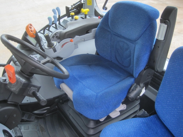 New Holland T6070