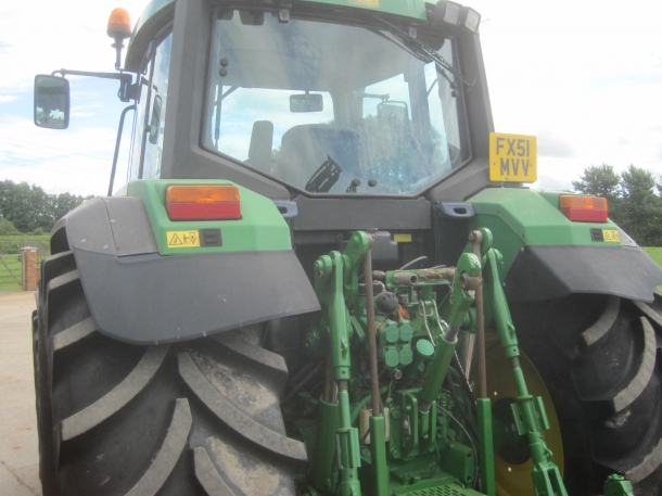 John Deere 6910