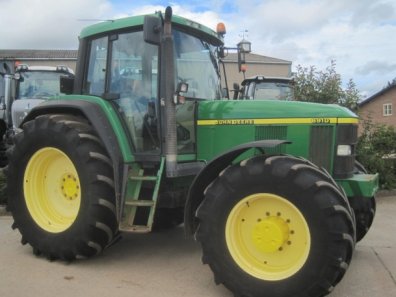 John Deere 6910