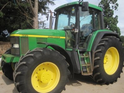 John Deere 6910