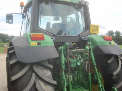 John Deere 6910