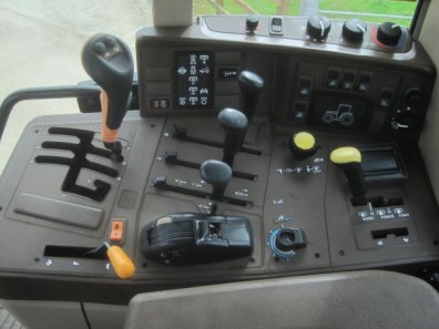 John Deere 6910