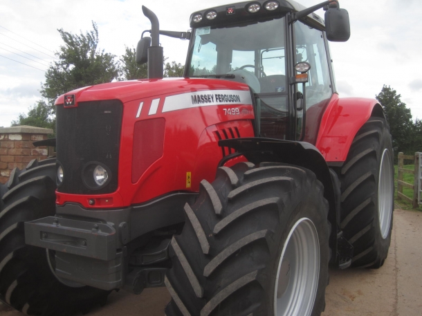 Massey Ferguson 7499