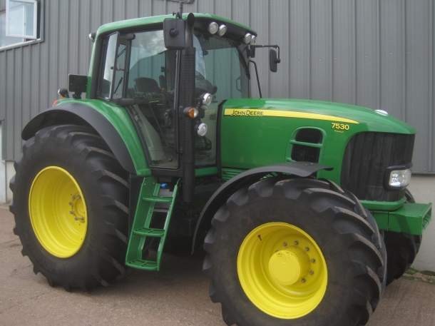 John Deere 7530