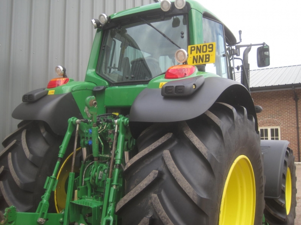 John Deere 7530