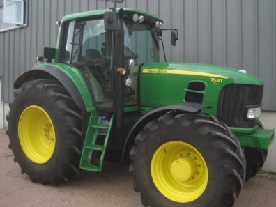 John Deere 7530