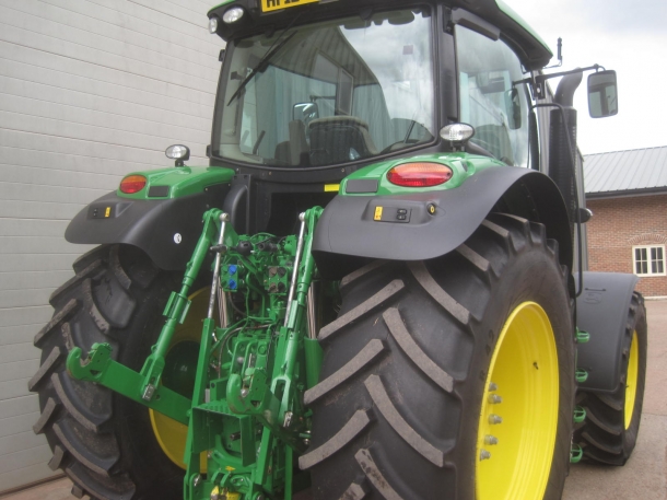 John Deere 6210R