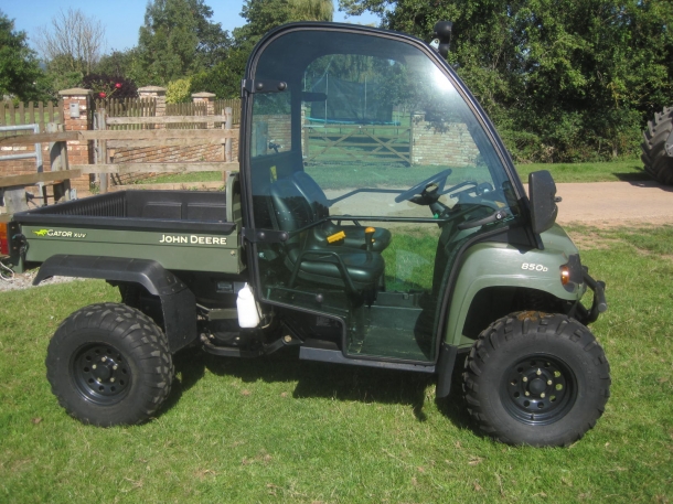 John Deere 850D UXV Gator