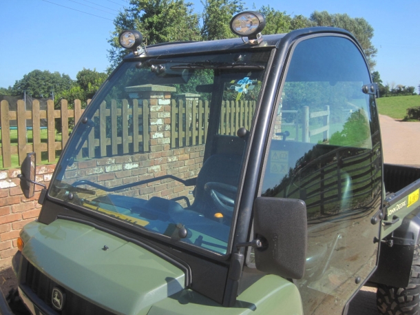 John Deere 850D UXV Gator