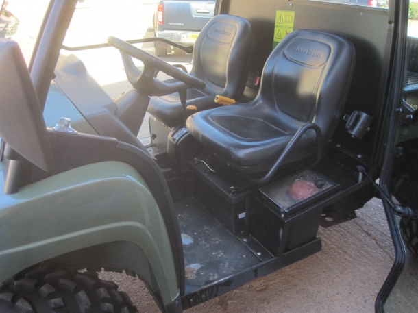John Deere 850D UXV Gator