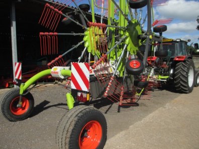 Claas Liner 2900 rake