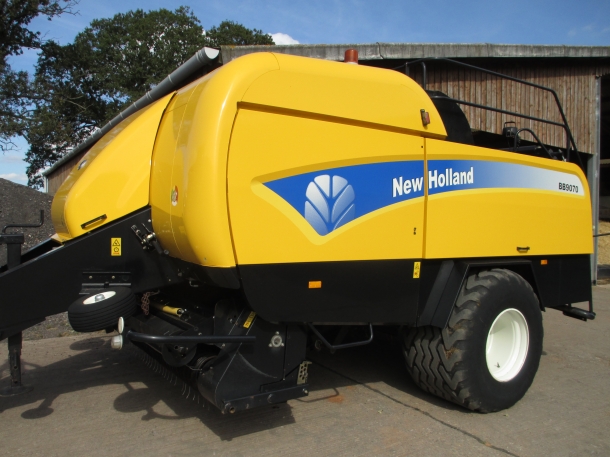 New Holland BB9070 baler