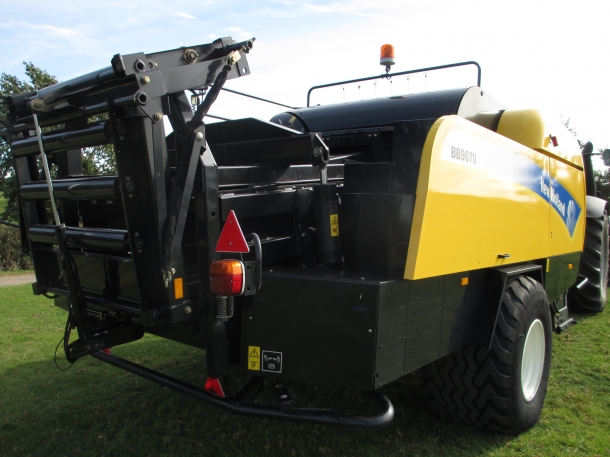 New Holland BB9070 baler