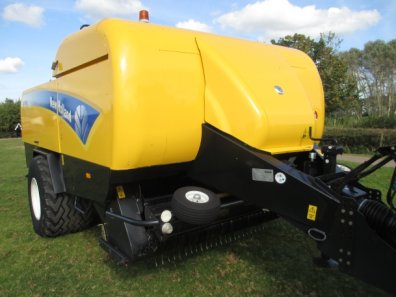 New Holland BB9070 baler