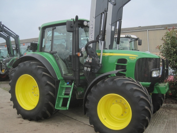 John Deere 6930