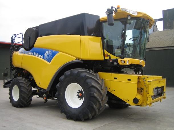 New Holland CR9080 Elevation
