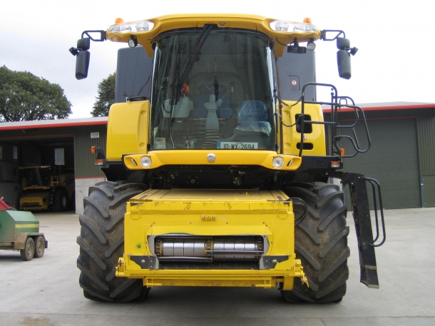 New Holland CR9080 Elevation