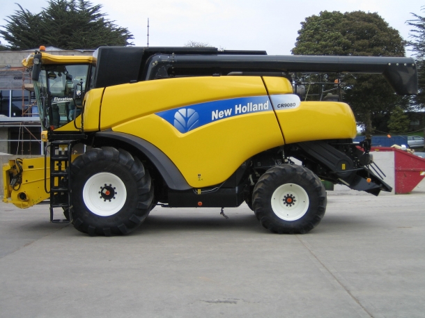 New Holland CR9080 Elevation