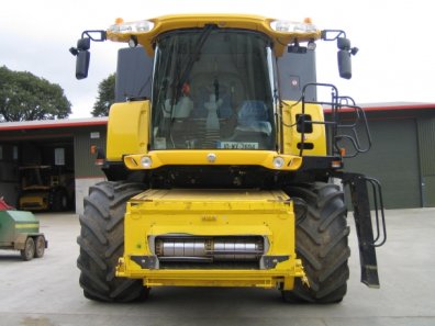 New Holland CR9080 Elevation