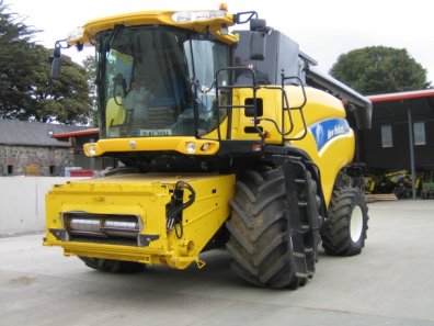 New Holland CR9080 Elevation