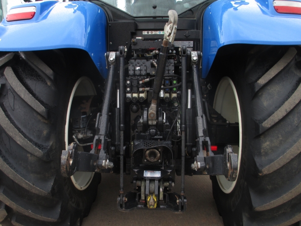 New Holland T7050