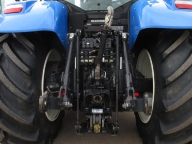 New Holland T7050