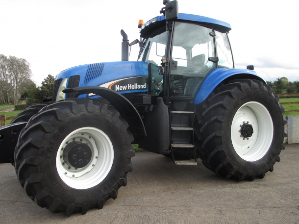 New Holland TG285