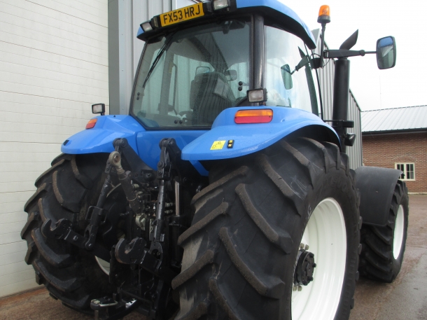 New Holland TG285